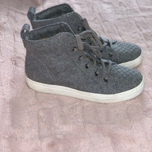 High tops - Picture 2 of 3